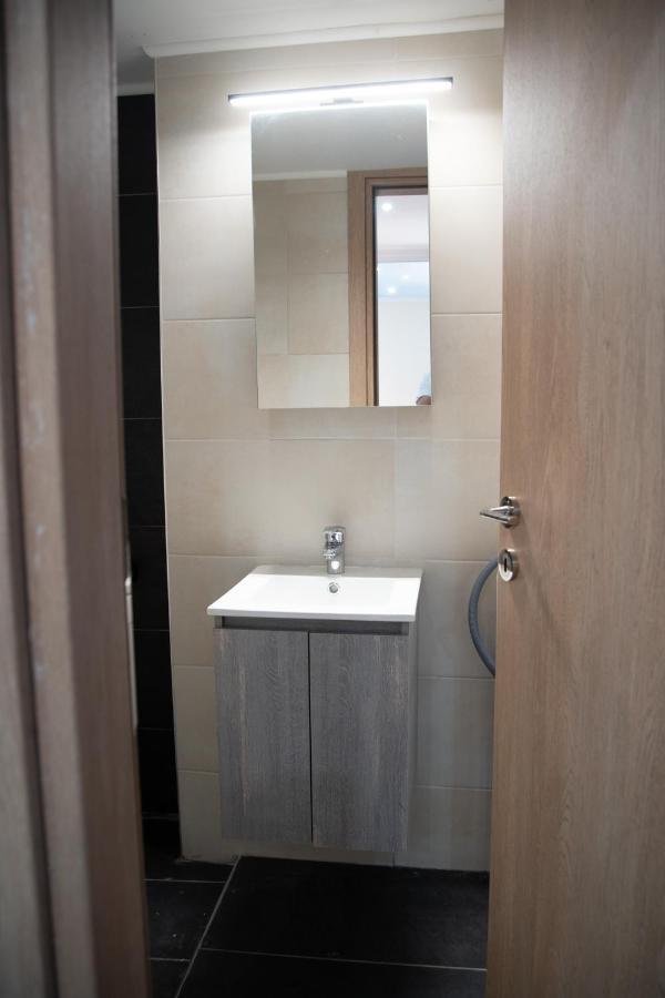 Modern Apartment Downtown Athena Bagian luar foto